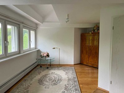 Wiesbaden-Kohlheck / Wohnen direkt am Wald/ Gemütliche, teilmöblierte 4 Zimmer-Maisonette Wohnung