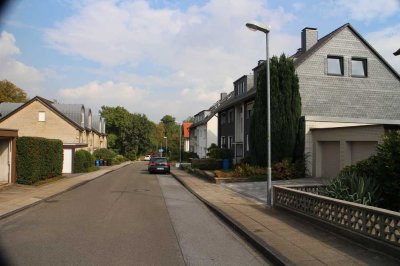 Modernisierte Wohnung mit 35 m² großer Süd-Terrasse in Essen Horst-Eiberg