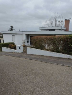 Großzügiger Bungalow mit Hanggrundstück in Aussichtslage