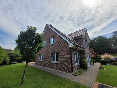 Hier wollen Sie wohnen! Tolles Familienhaus ++ Erdwärmepumpe ++ PV-Anlage ++  Top-Zustand