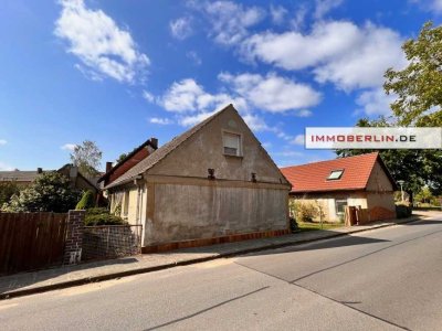 IMMOBERLIN.DE - Charaktervolles Haus mit viel Potential, Sonnengarten und Solaranlage