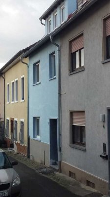 gemütlich 6-Zimmer + Küche (nicht vorhanden) + Bad Reihenhaus in Bad Kreuznach