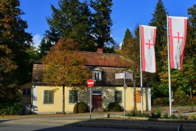 Grundstück mit Denkmalhaus neben dem Schloß