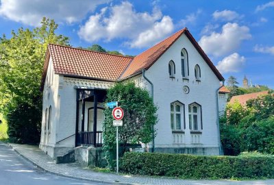 Einzigartiges Baudenkmal als Ihr neuer Familienwohnsitz am Fuße des Schlosses!