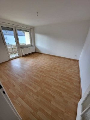 Freundliche und modernisierte 2-Zimmer-Wohnung mit Balkon in Konradsreuth