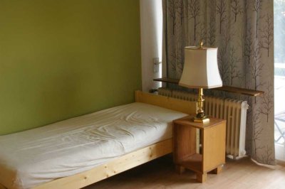 Gepflegte 1-Zimmer-Hochparterre-Wohnung mit Balkon und Einbauküche in Sankt Augustin