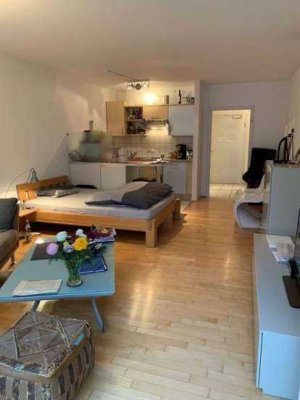 Stilvolle, moderne möblierte 1-Zimmer-Wohnung mit Balkon und EBK in Frankfurt-Bornheim