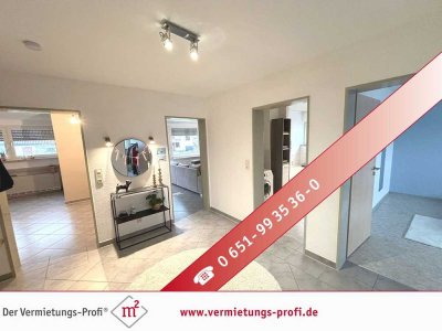 Helle Dachgeschosswohnung mit Balkon, Einbauküche und Stellplatz in ruhiger Lage