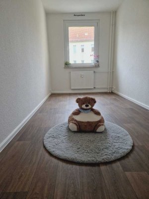 Kinderzimmer sucht Mieter! 3- Raumwohnung mit Balkon neu saniert, bezugsfertig 2025!