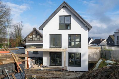 Seltene Gelegenheit | Neubau EnEv 40+ | Maisonette-Wohnung mit großem Balkon & Garage in 2FH