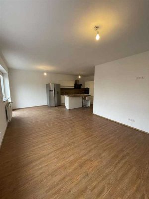 "Moderne 3-Zimmer-Wohnung mit Terrasse und Einbauküche in zentraler Lage *- 111m²