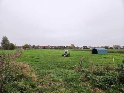 Familienleben auf einer Ebene im kommenden Baugebiet in Wendeburg.