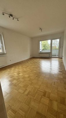 Helle 2,5 Zimmer Wohnung mit Balkon, EBK, Keller in Vorsfelde