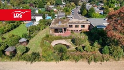 Bungalow mit luxuriöser Ausstattung, Kamin und idyllischem Gartenparadies