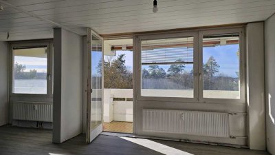 Erstbezug nach Sanierung: Lichurchflutete 2,5-Zimmer-Wohnung mit Waldblick, Aufzug und Garage