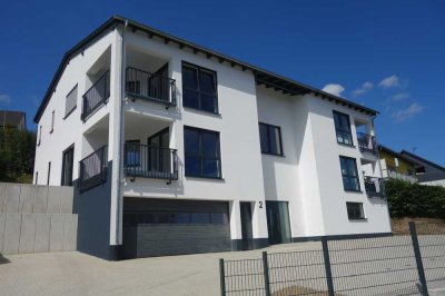 2-Zimmer-Neubau-Wohnung mit Einbauküche, Tiefgaragenplatz und Terrasse!