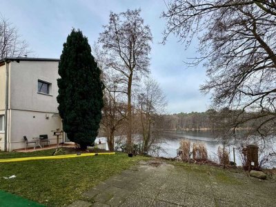 Wohnen direkt am Wasser: Bezugsfreie 2 Zimmer Maisonette mit Terrasse mitten im Grünen