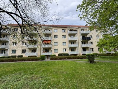 3-Raumwohnung in beliebte Wohnlage, grünes Umfeld, praktischer Grundriss, Wannenbad mit Fenster