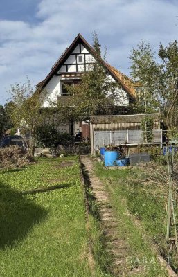 Freistehendes Haus mit großem Garten und viel Potenzial freut sich auf fleißigen Handwerker!