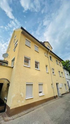 Reutlingen City-Lage: Familiengerechte 5-Zimmer Wohnung mit Terrasse und Einbauküche, sofort frei