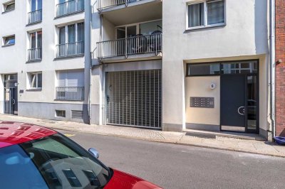 Modernisierte 2 Zimmer Wohnung mit offner Wohnküche und Balkon