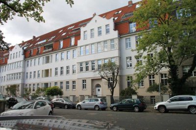 Gepflegte 3-Zimmer-Altbau-Wohnung mit Balkon in Hannover/List