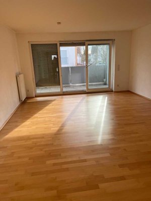 Schöne 3-Zi-Wohnung mit Balkon und Einbauküche in Fellbach (befr. auf 3-5 J. nach Vereinbarung)