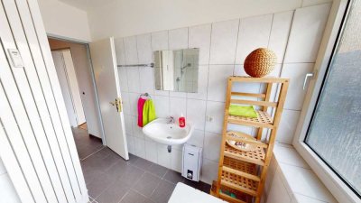 Helle geräumige 4 Zimmer Erdgeschosswohnung mit Dusche und Wanne (vermietet)