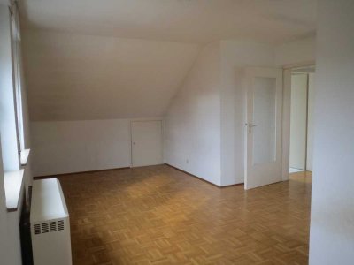 2-Zimmer-Dachgeschoßwohnung in Berghausen ohne Balkon, max. an 2 Personen zu vermieten!