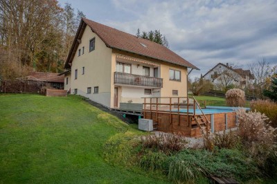 QVIII - FAMILENHAUS MIT POOL IN SCHÖNSTER LAGE PÖRNBACH