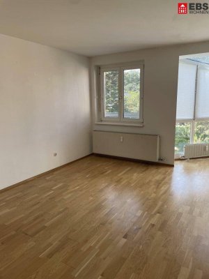 AB SOFORT! Lichtdurchflutete 4-Raumwohnung an der Puchheimer Au! Privater Keller, eigener Parkplatz und Spielplätze vorhanden! Optimal für Familien!