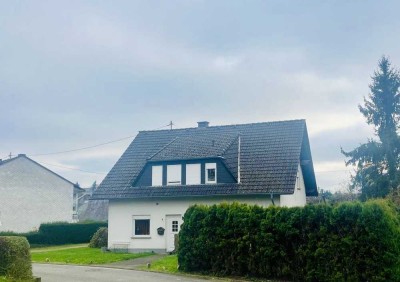 Großzügiges Einfamilienhaus mit potenzial in Laufersweiler zu verkaufen.