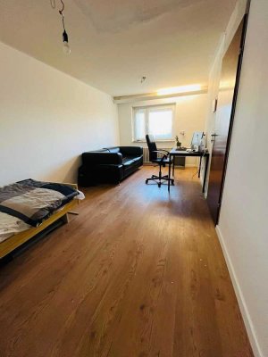 Stilvolle , mobilierte 1-Zimmer-Einliegerwohnung  (furnished Granny Flat available for rent)