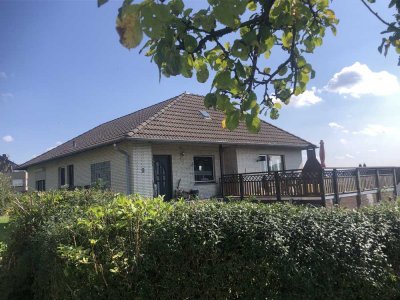 Teil-modernisierter Bungalow mit großer Einliegerwohnung