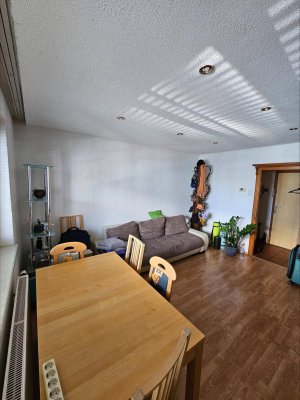 Freundliche 2-Zimmer-DG-Wohnung mit Balkon und EBK in Innsbruck