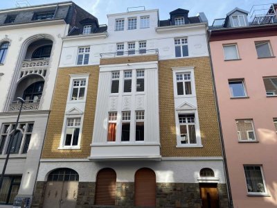 ***Tolle Altbauwohnung mit vier Zimmern und Balkon am Frankenberger Viertel***