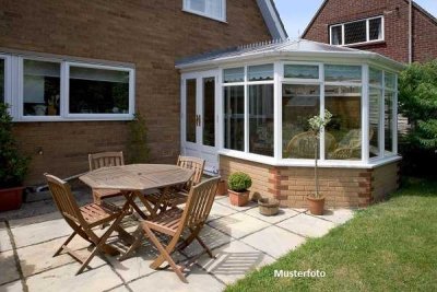 Reihenmittelhaus mit Terrasse und Garage