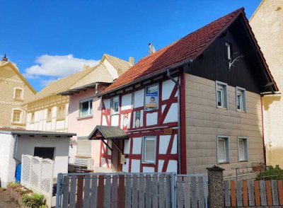 Schönes Fachwerkhaus mit Anbau