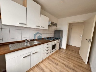 360-Grad Rundgang! 2-Zimmer, Balkon, Einbauküche & PKW Stellplatz!