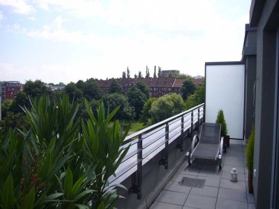 2 Zimmer Penthouse-Wohnung mit Kanalblick in Barmbek-Nord