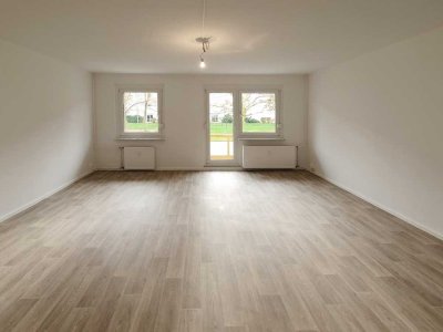 **FAMILIEN WILLKOMMEN**4-Zimmer-Wohnung // EG // Balkon // 2 Bäder // ab sofort