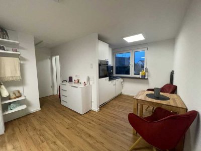 Neues vollmöbliertes Apartment, gute Lage, Nähe zu Mercedes Sindelfingen-ideal für Pendler