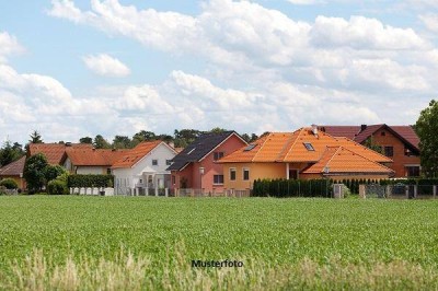 Einfamilienhaus in Hanglage mit Balkon