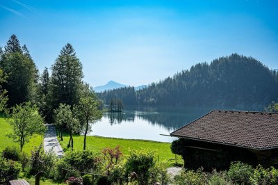 Obergeschoss-Wohnung mit traumhaftem Berg- und Seeblick