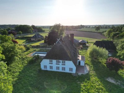 Romantik unterm' Reetdach! Stilecht renoviertes ehemaliges Bauernhaus ohne Denkmalschutzauflagen!