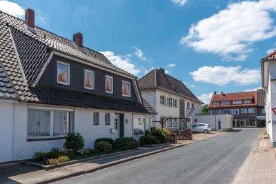 Zentrale Doppelhaushälfte mit zwei schönen Wohneinheiten