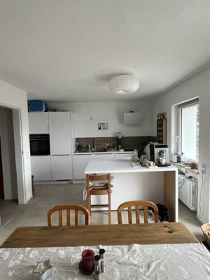 Vollst. renovierte und helle Wohnung mit 88 qm