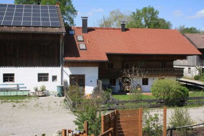 Geschmackvolle 2,5-Zimmer-Maisonette-Wohnung mit geh. Innenausstattung mit Garten in Dietramszell