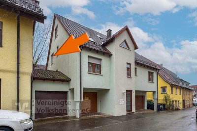 Charmante 2-Zimmer-Maisonette-Wohnung mit Balkon, EBK und Garage in Eningen unter Achalm