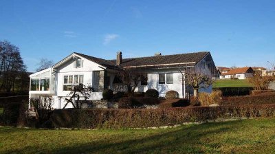 Großzügiger Bungalow mit Terrasse und 3 Garagen